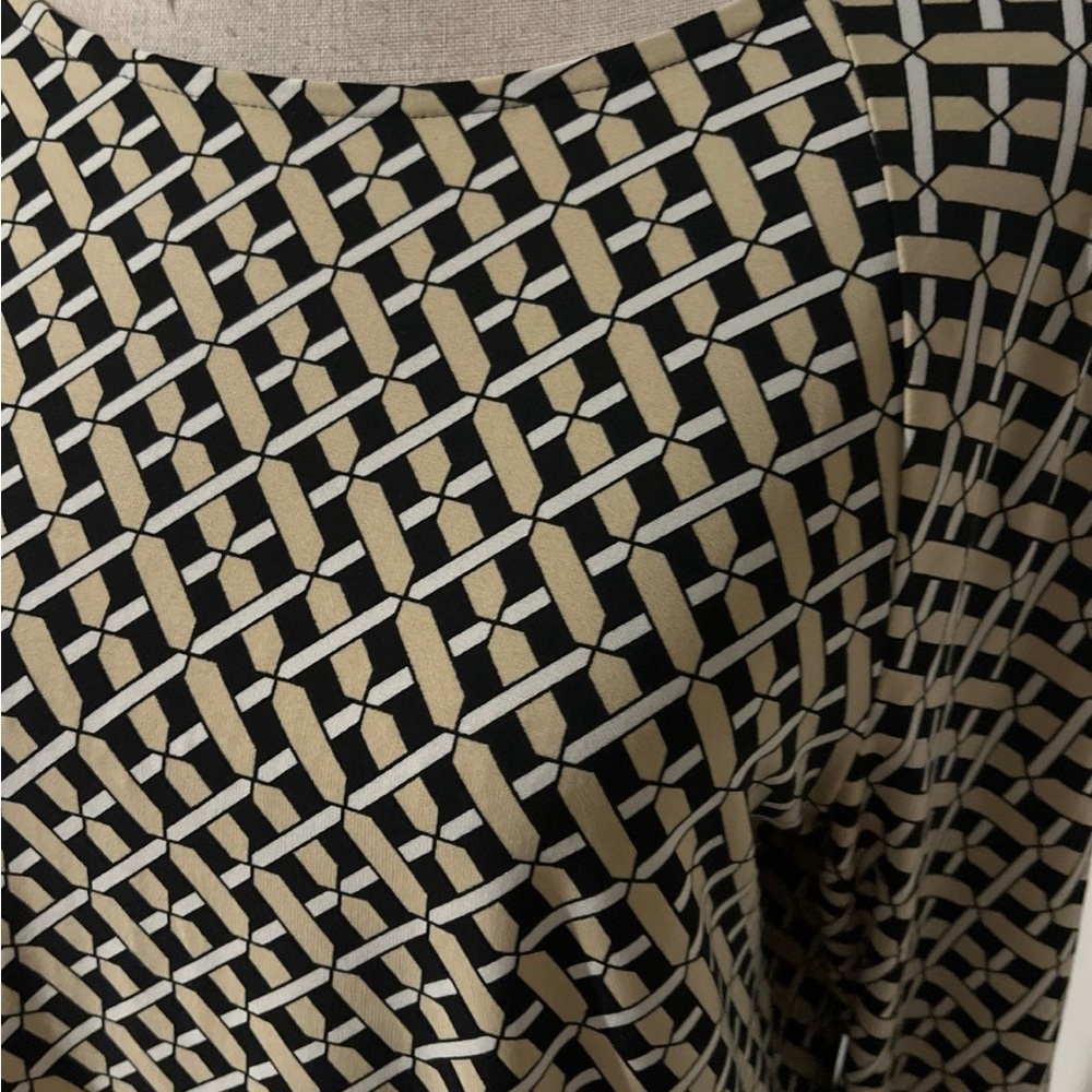 Chicos size 1 medium dress very stretchy - Picture 2 of 4